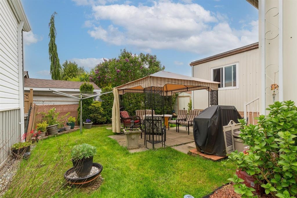 Entry Foyer Photo of 50 8254 134 Street, Surrey, BC