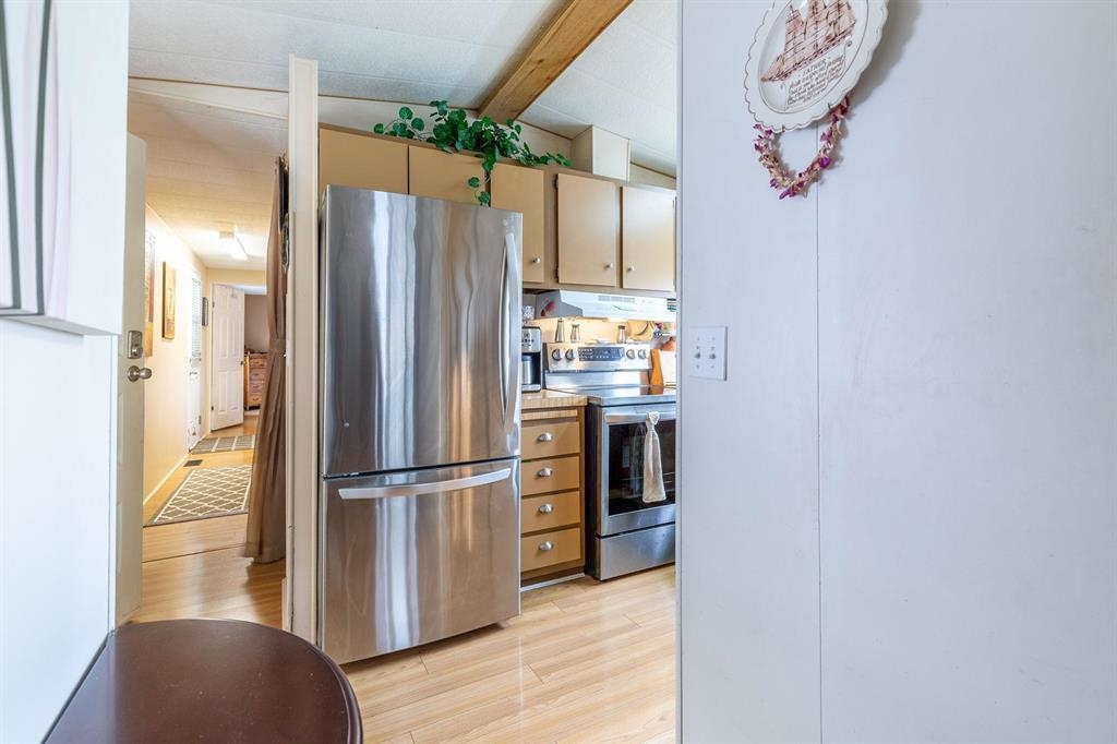 Kitchen Island Photo of 50 8254 134 Street, Surrey, BC