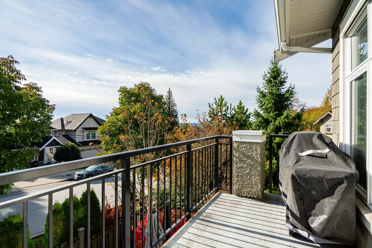 Kitchen Island Photo of 86 1430 Dayton Street, Coquitlam, BC