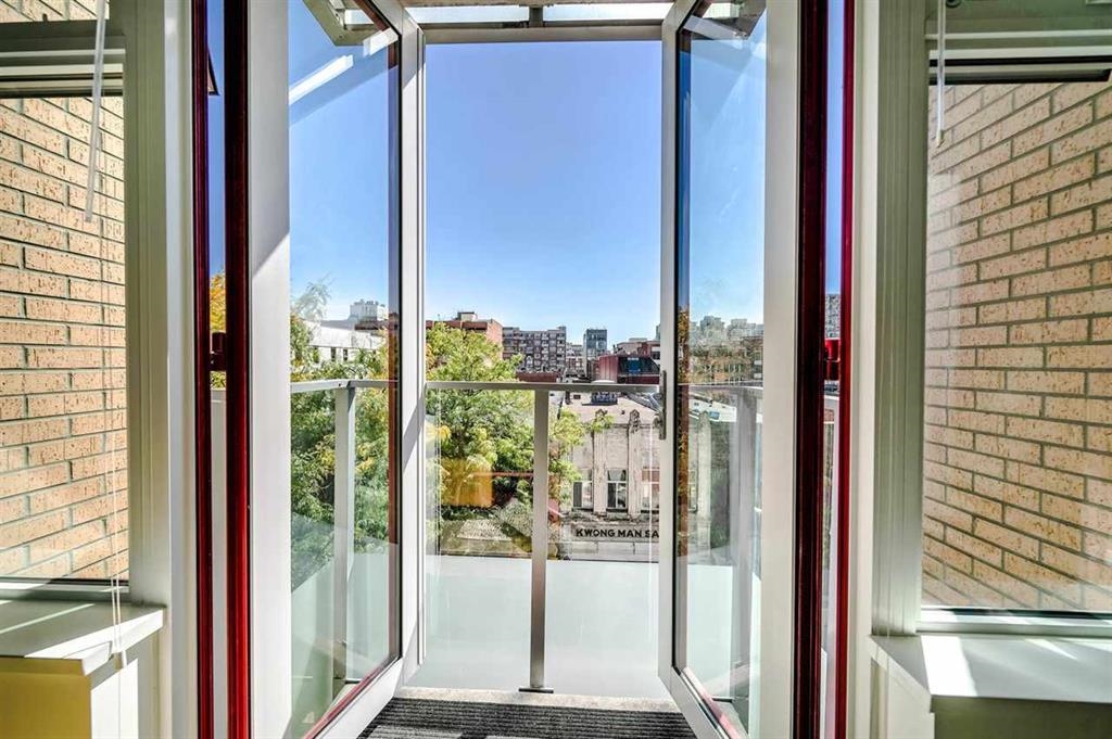 Dining Area Photo of 404 231 E Pender Street, Vancouver, BC