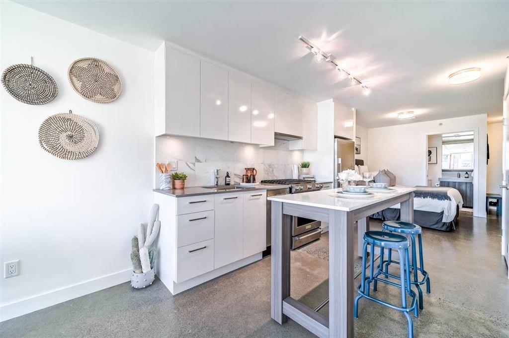 Kitchen Island Photo of 404 231 E Pender Street, Vancouver, BC