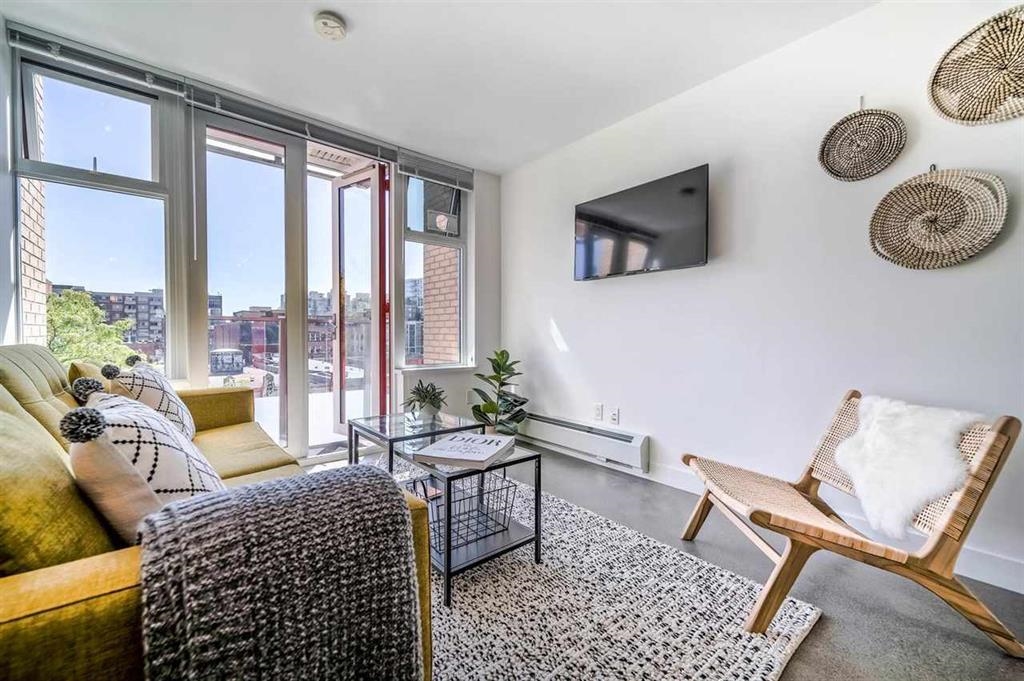 Kitchen Photo of 404 231 E Pender Street, Vancouver, BC