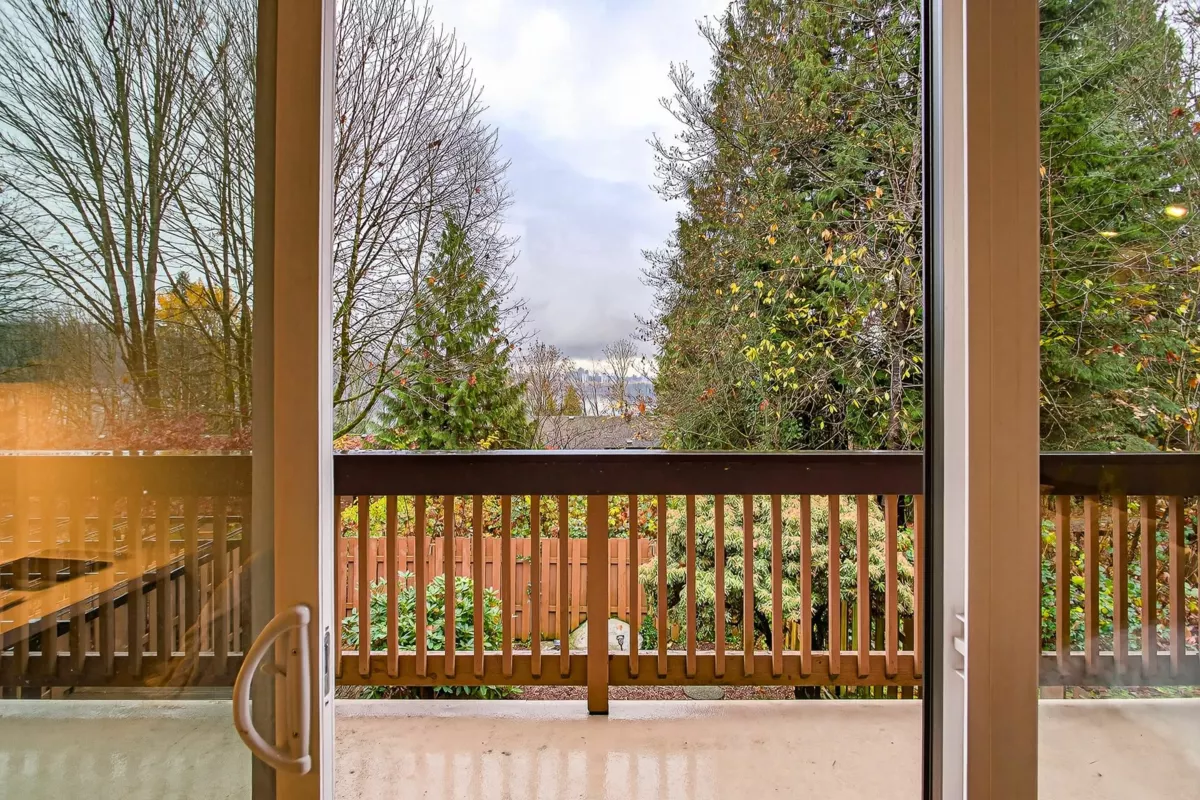 Breakfast Nook Photo of 432 Cardiff Way, Port Moody, BC
