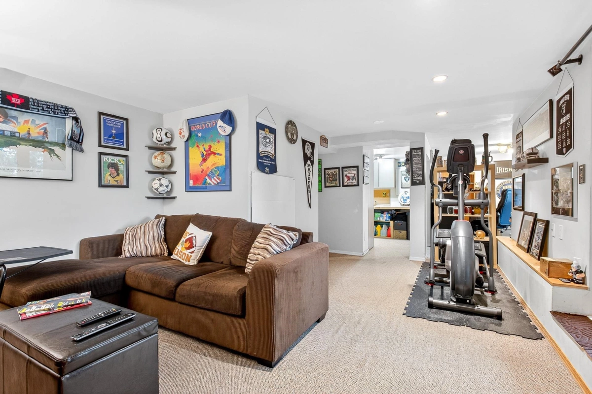 Front Yard Photo of 432 Cardiff Way, Port Moody, BC