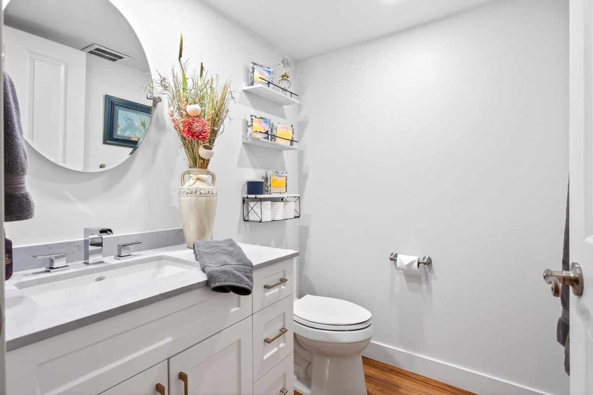 Laundry Room Photo of 432 Cardiff Way, Port Moody, BC