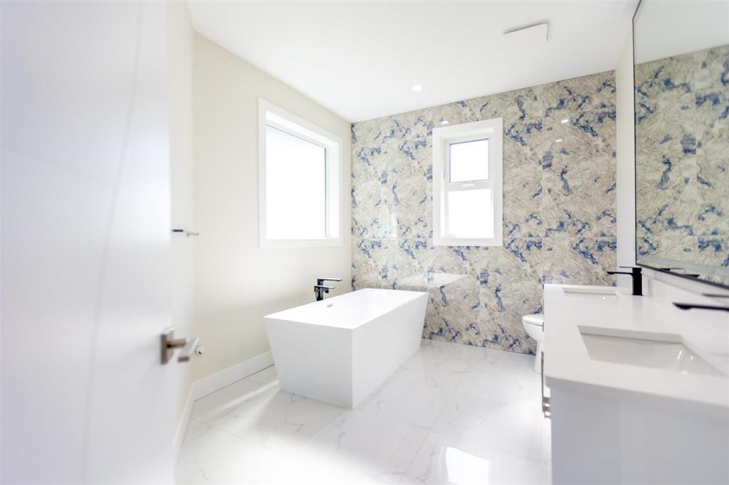 Powder Room Photo of 11668 95a Avenue, Delta, BC