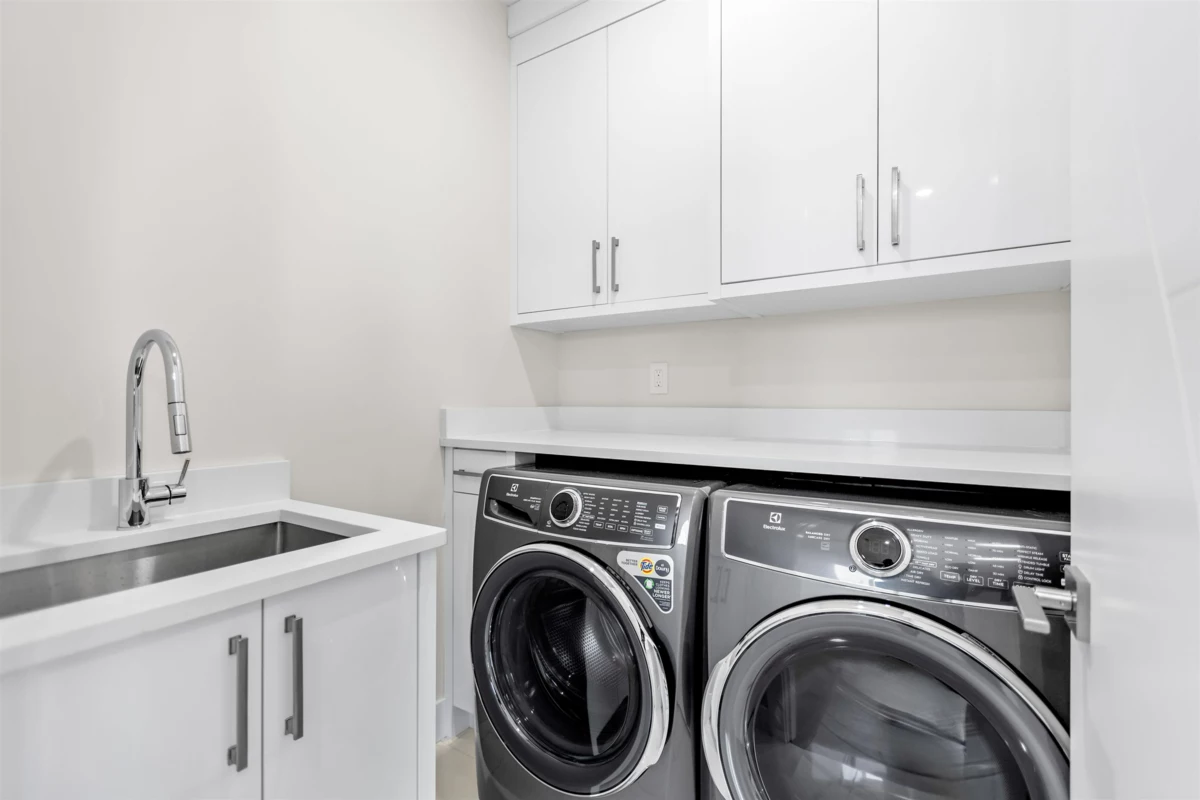 Swimming Pool Photo of 11668 95a Avenue, Delta, BC