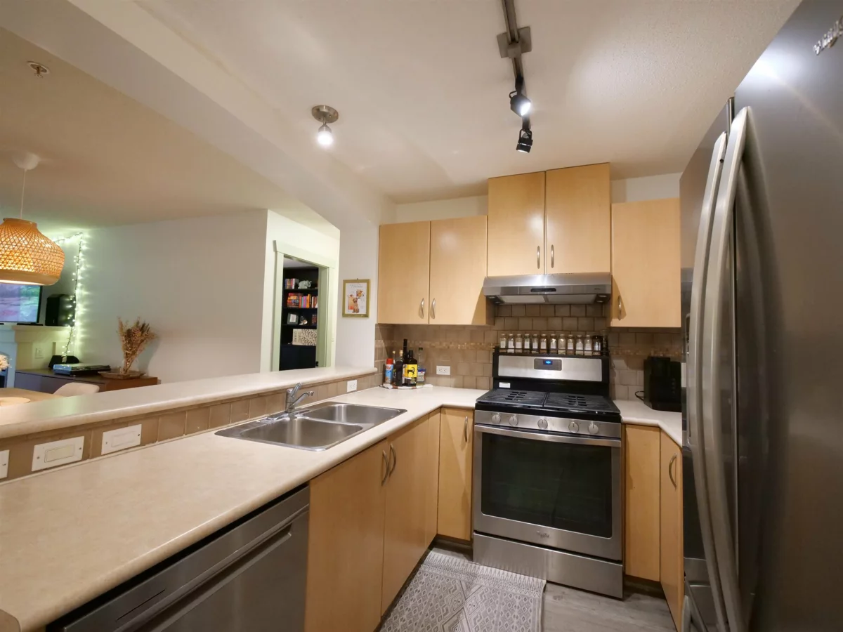 Kitchen Photo of 109 2998 Silver Springs Boulevard, Coquitlam, BC