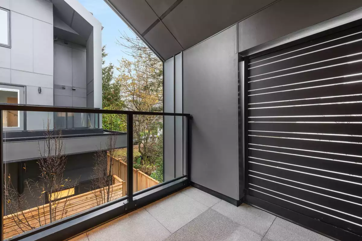Entry Foyer Photo of 2 273 W 17th Avenue, Vancouver, BC