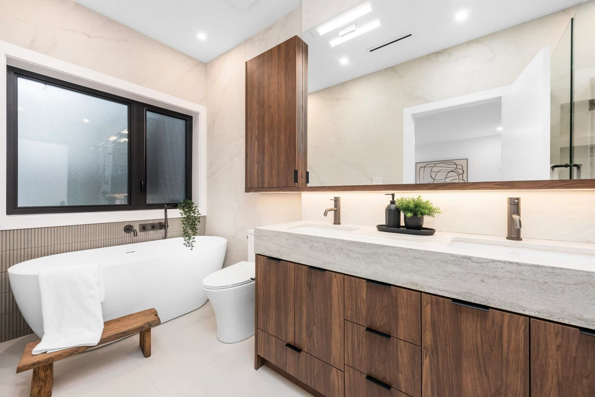 Front Yard Photo of 2 273 W 17th Avenue, Vancouver, BC