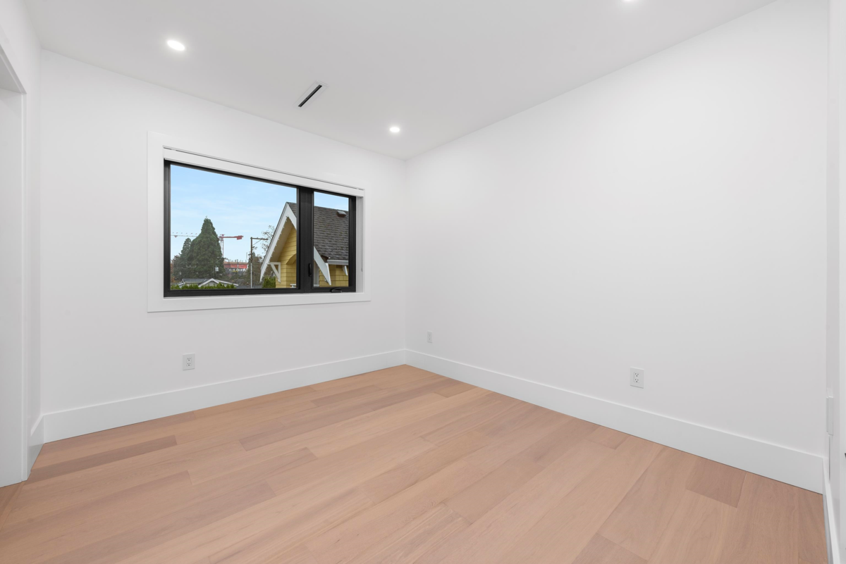 Hallway Photo of 2 273 W 17th Avenue, Vancouver, BC