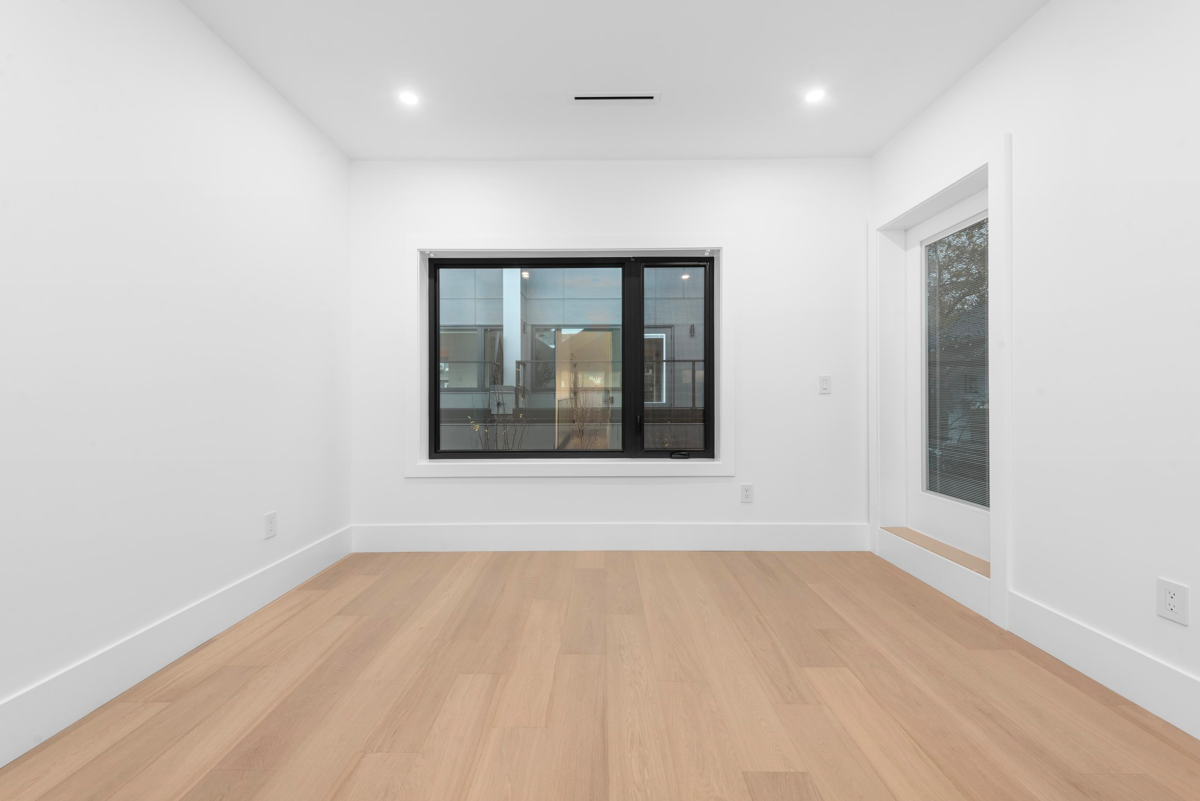 Laundry Room Photo of 2 273 W 17th Avenue, Vancouver, BC