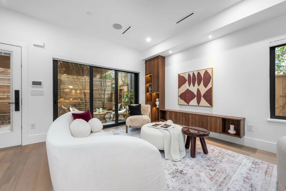 Primary Bathroom Photo of 2 273 W 17th Avenue, Vancouver, BC