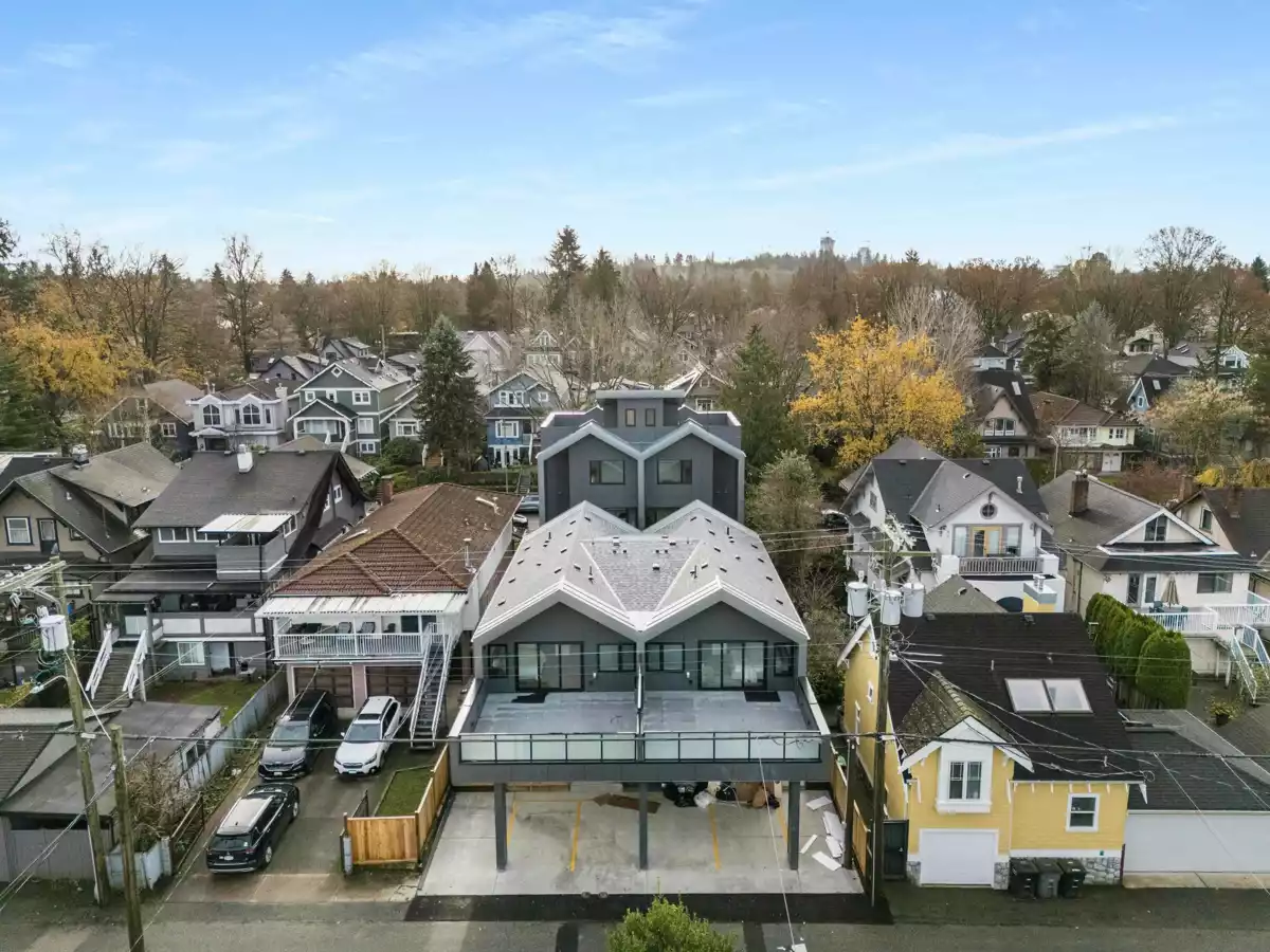 Primary Bedroom Photo of 2 273 W 17th Avenue, Vancouver, BC