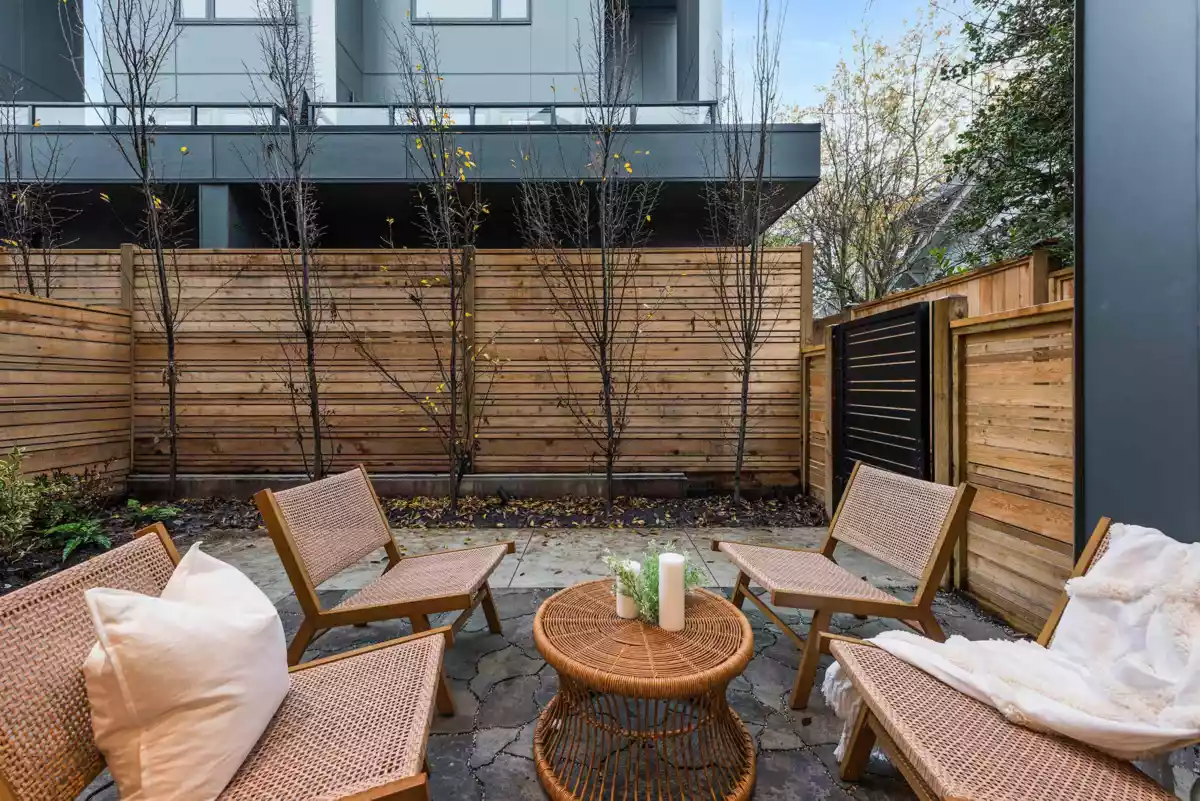 Swimming Pool Photo of 2 273 W 17th Avenue, Vancouver, BC