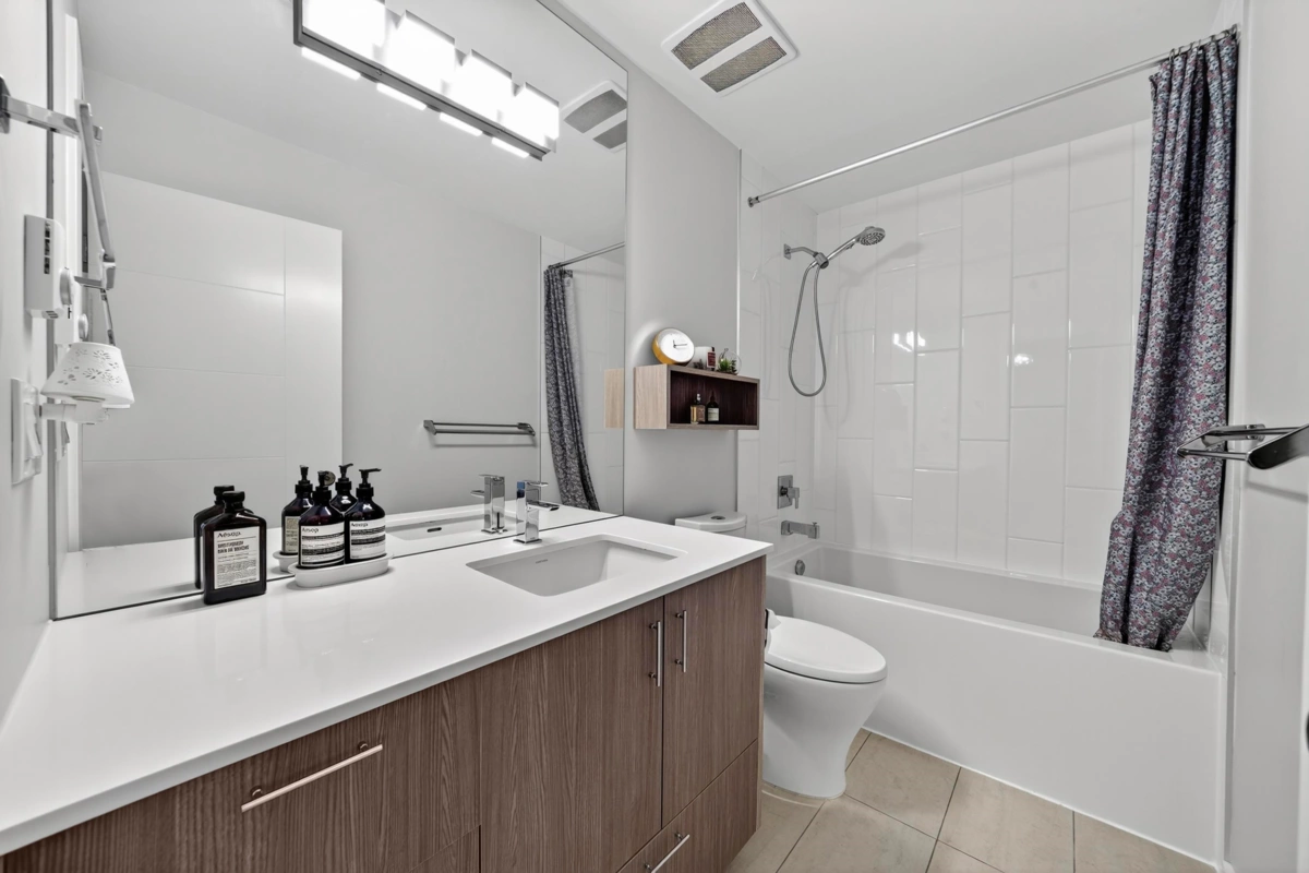 Guest Bathroom Photo of PH6 6283 Kingsway, Burnaby, BC