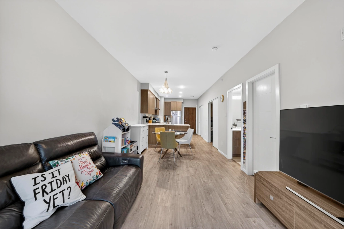 Kitchen Island Photo of PH6 6283 Kingsway, Burnaby, BC