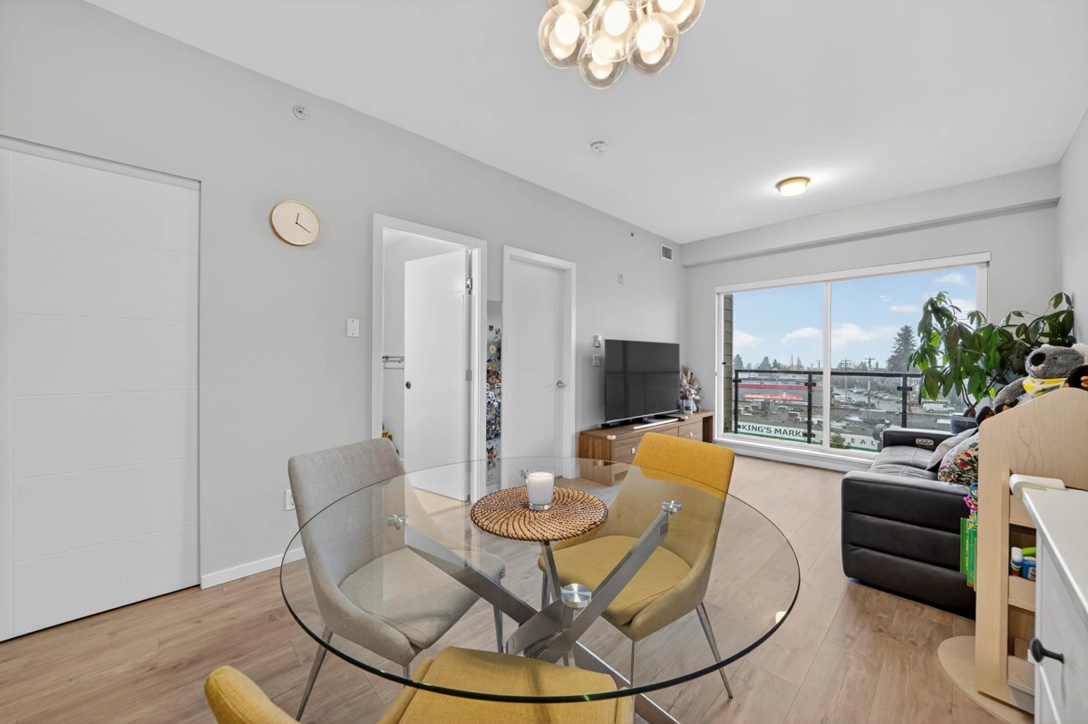 Kitchen Photo of PH6 6283 Kingsway, Burnaby, BC