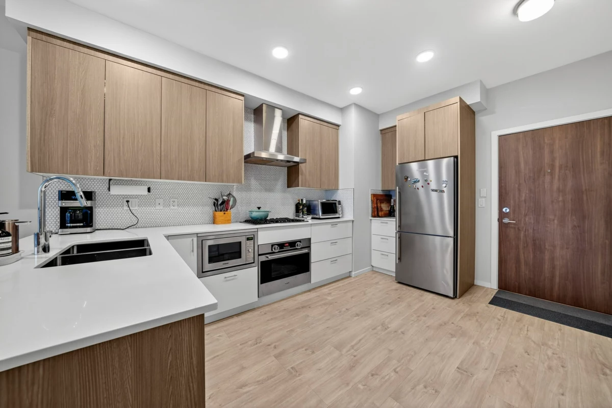 Primary Bathroom Photo of PH6 6283 Kingsway, Burnaby, BC