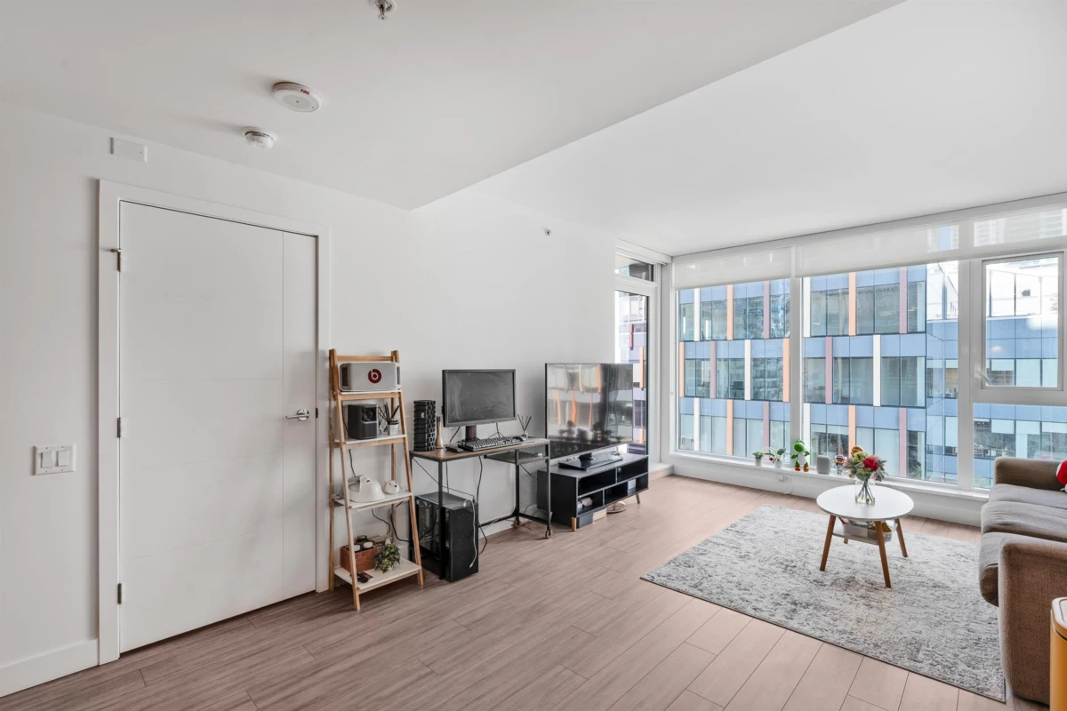 Kitchen Island Photo of 807 6398 Silver Avenue, Burnaby, BC