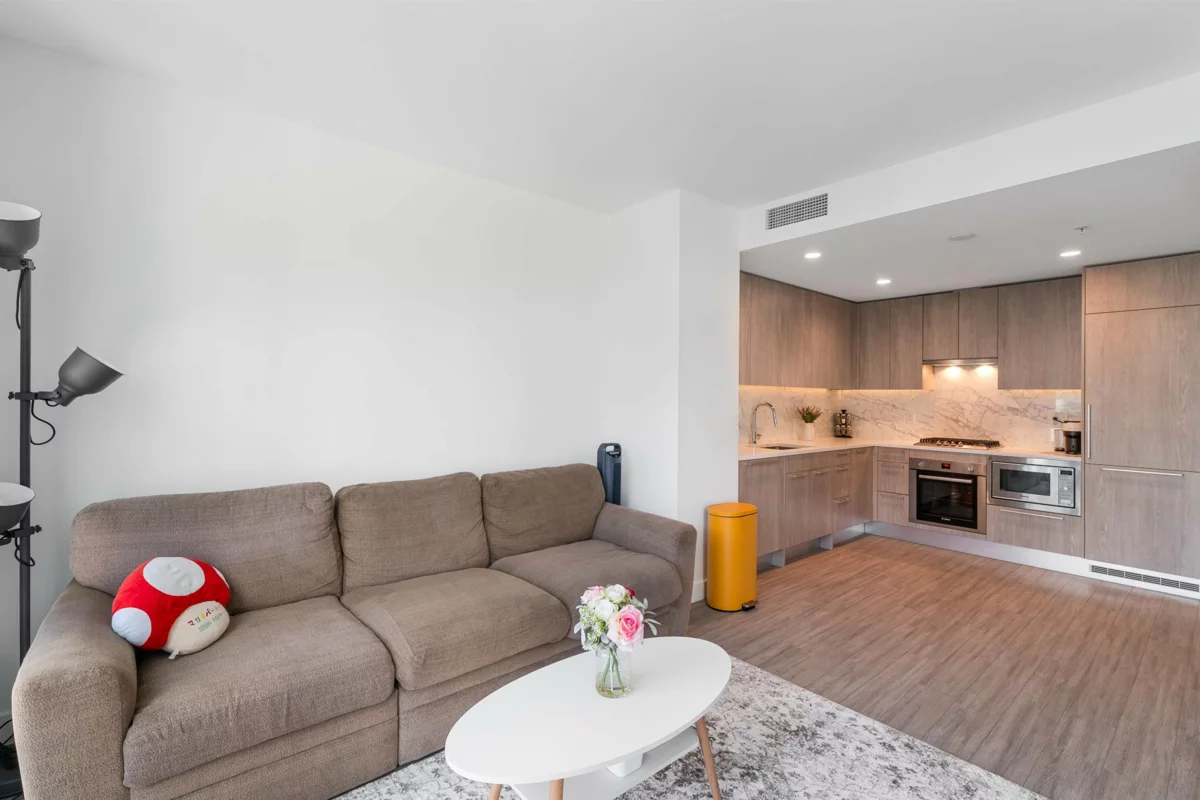 Primary Bathroom Photo of 807 6398 Silver Avenue, Burnaby, BC