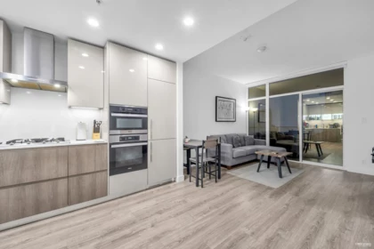 2001 6511 Sussex Avenue, Burnaby, BC, Burnaby — Apartment/Condo for sale