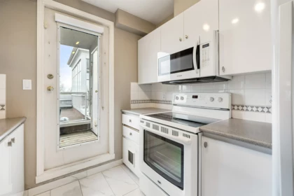 407 8460 Jellicoe Street, Vancouver, BC, Vancouver — Apartment/Condo for sale