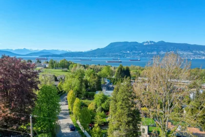 4218 W 10th Avenue, Vancouver, BC