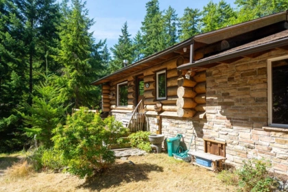 Walk-In Closet Photo of 360 Salal Road, Bowen Island, BC