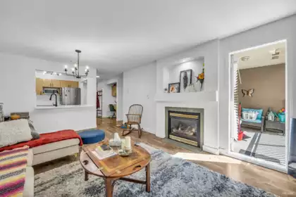 Breakfast Nook Photo of 310 15220 E Guildford Drive, Surrey, BC