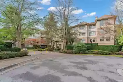 Front Yard Photo of 310 15220 E Guildford Drive, Surrey, BC