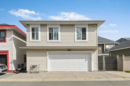 Front Yard Photo of 27916 Conductor Drive, Abbotsford, BC