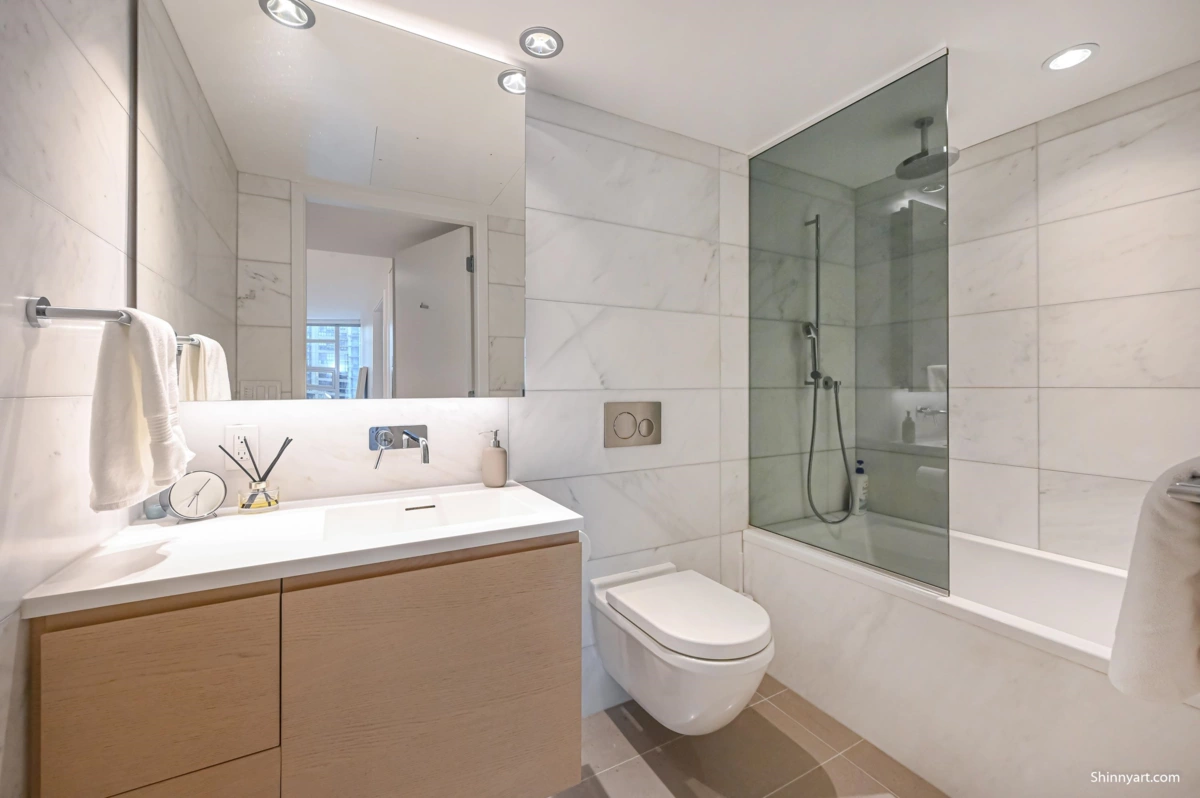 Kitchen Island Photo of 1009 1289 Hornby Street, Vancouver, BC