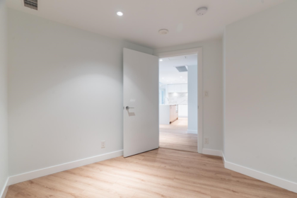 Entry Foyer Photo of 401 1500 Fern Street, North Vancouver, BC