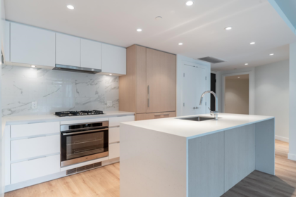 401 1500 Fern Street, North Vancouver, BC, Lynnmour — 3 bed apartment/condo for sale