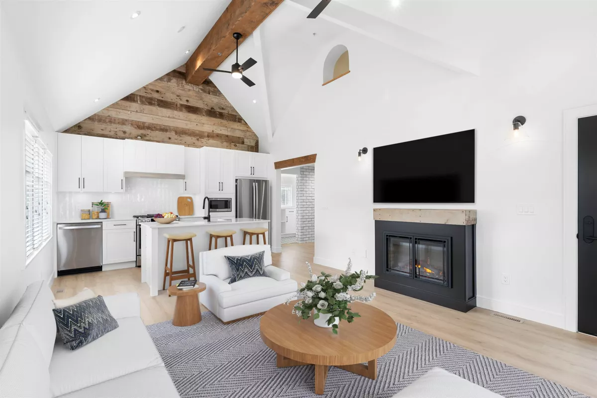 Kitchen Island Photo of 19678 80 Avenue, Langley, BC