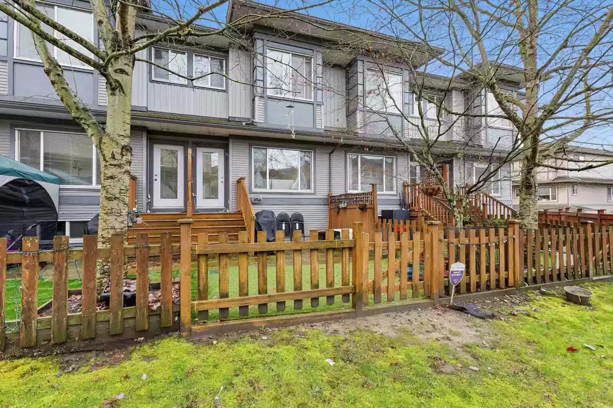 Entry Foyer Photo of 166 18701 66 Avenue, Surrey, BC
