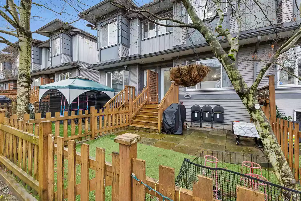 Mudroom Photo of 166 18701 66 Avenue, Surrey, BC