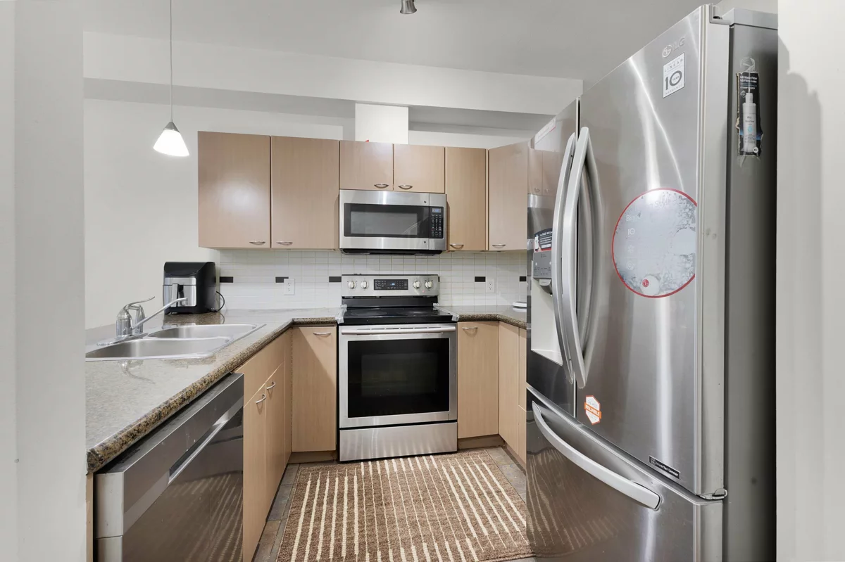 Primary Bathroom Photo of 166 18701 66 Avenue, Surrey, BC