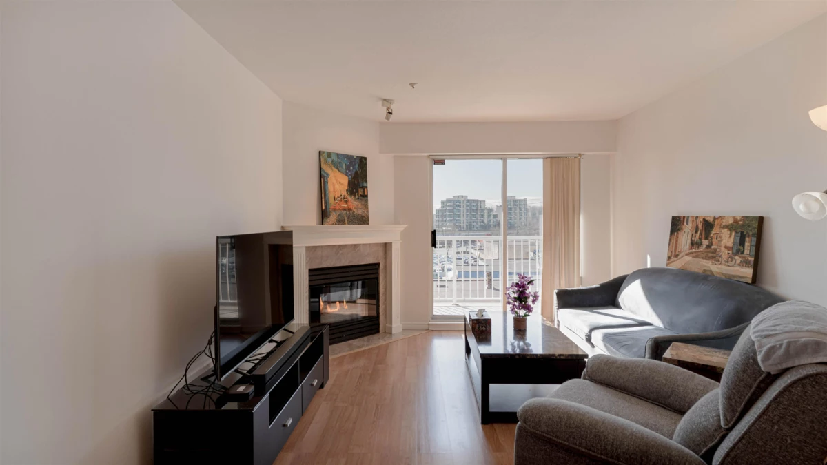 Family Room Photo of 303 1035 Auckland Street, New Westminster, BC