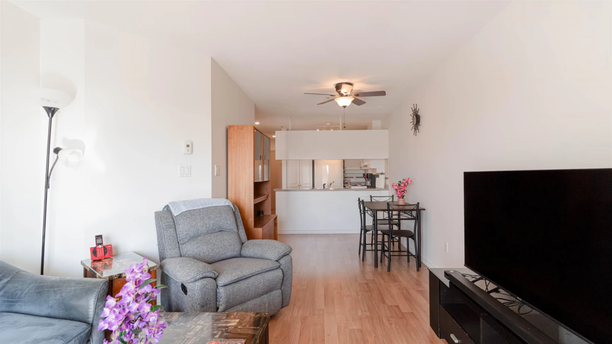 Kitchen Island Photo of 303 1035 Auckland Street, New Westminster, BC
