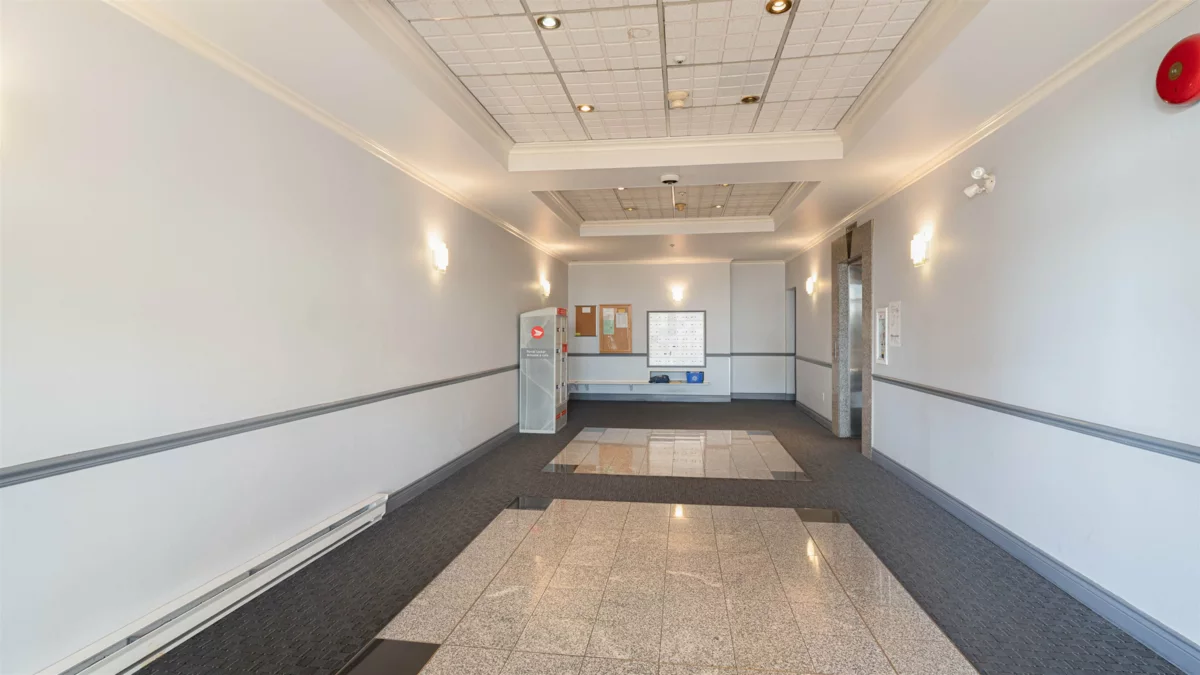 Powder Room Photo of 303 1035 Auckland Street, New Westminster, BC