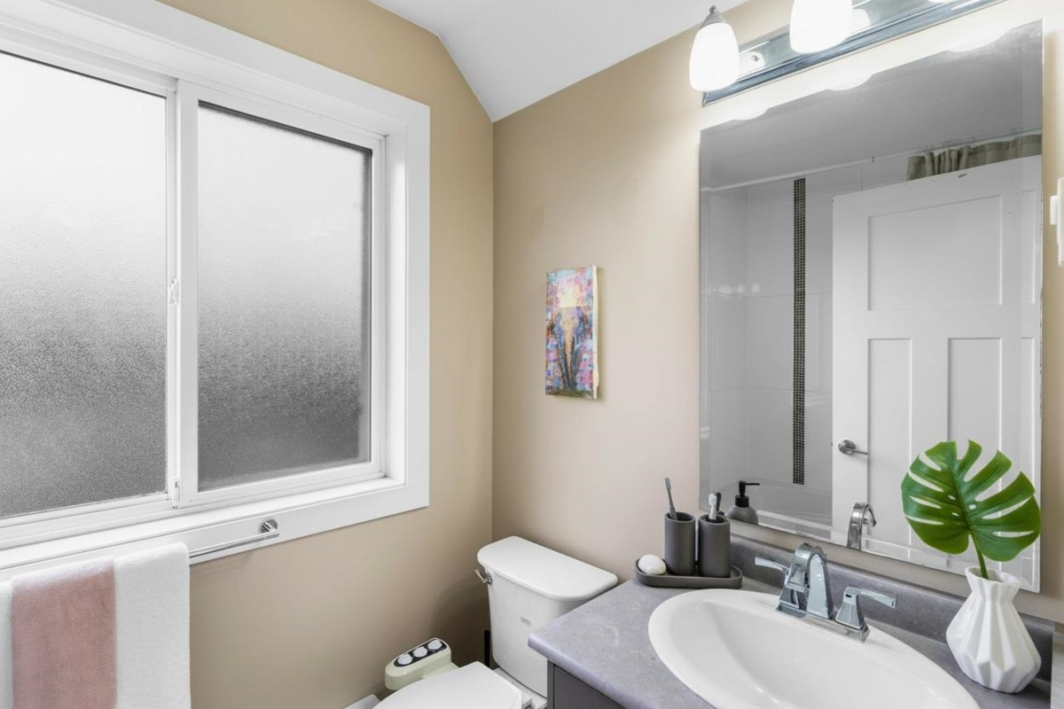 Guest Bathroom Photo of 8 7298 199a Street, Langley, BC