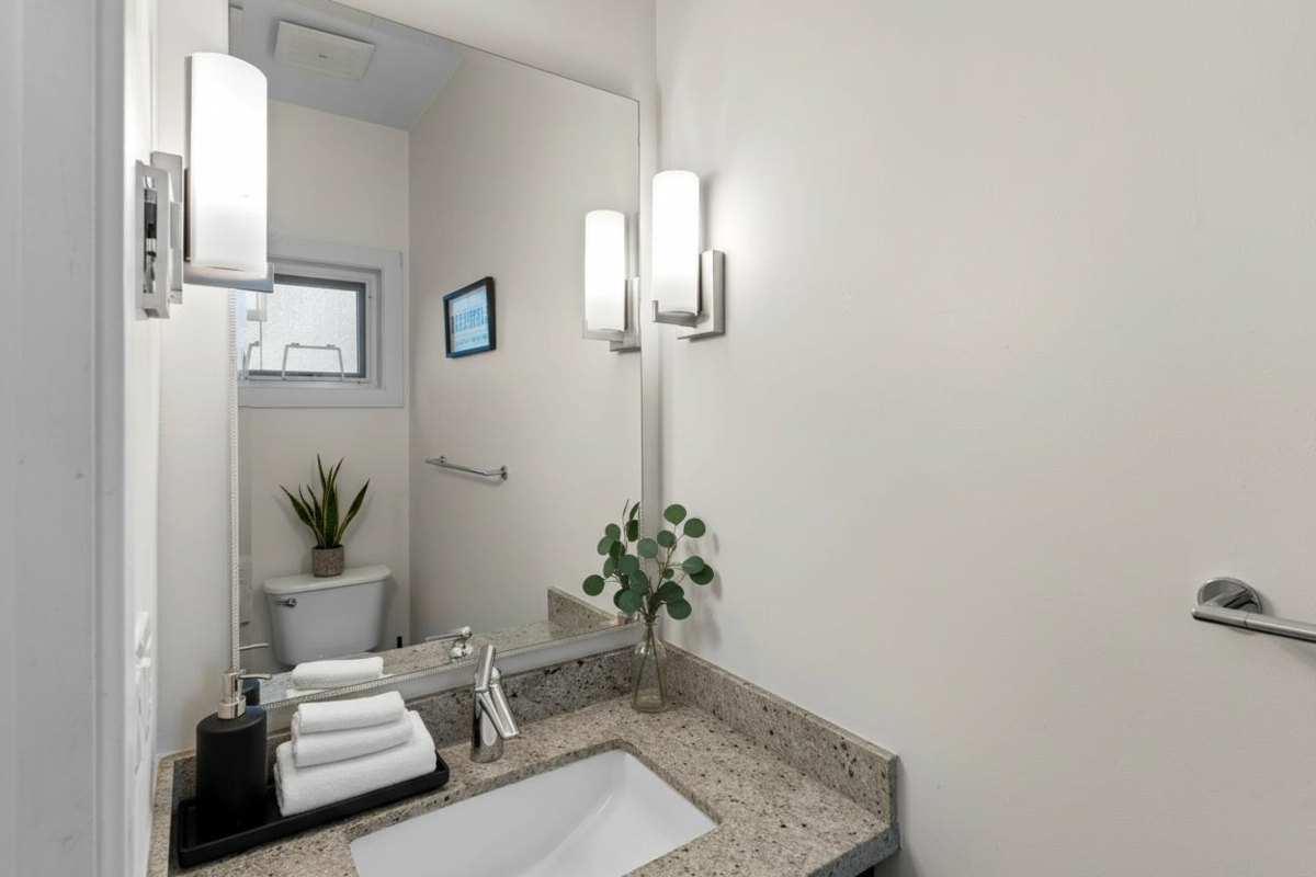 Kitchen Island Photo of 8 7298 199a Street, Langley, BC