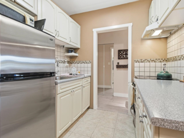 Kitchen Photo of 102 1655 Nelson Street, Vancouver, BC
