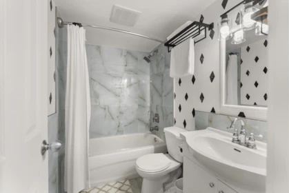 Hallway Photo of 908 320 Royal Avenue, New Westminster, BC