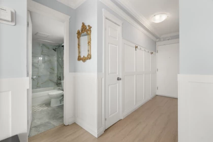 Mudroom Photo of 908 320 Royal Avenue, New Westminster, BC