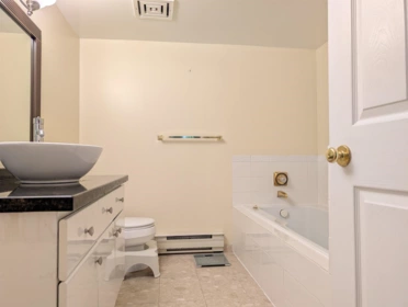 Primary Bathroom Photo of 104 5880 Hampton Place, Vancouver, BC