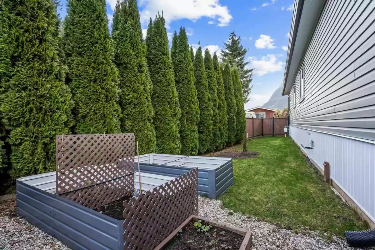 Garage Interior Photo of 18 63071 Flood Hope Road, Hope, BC
