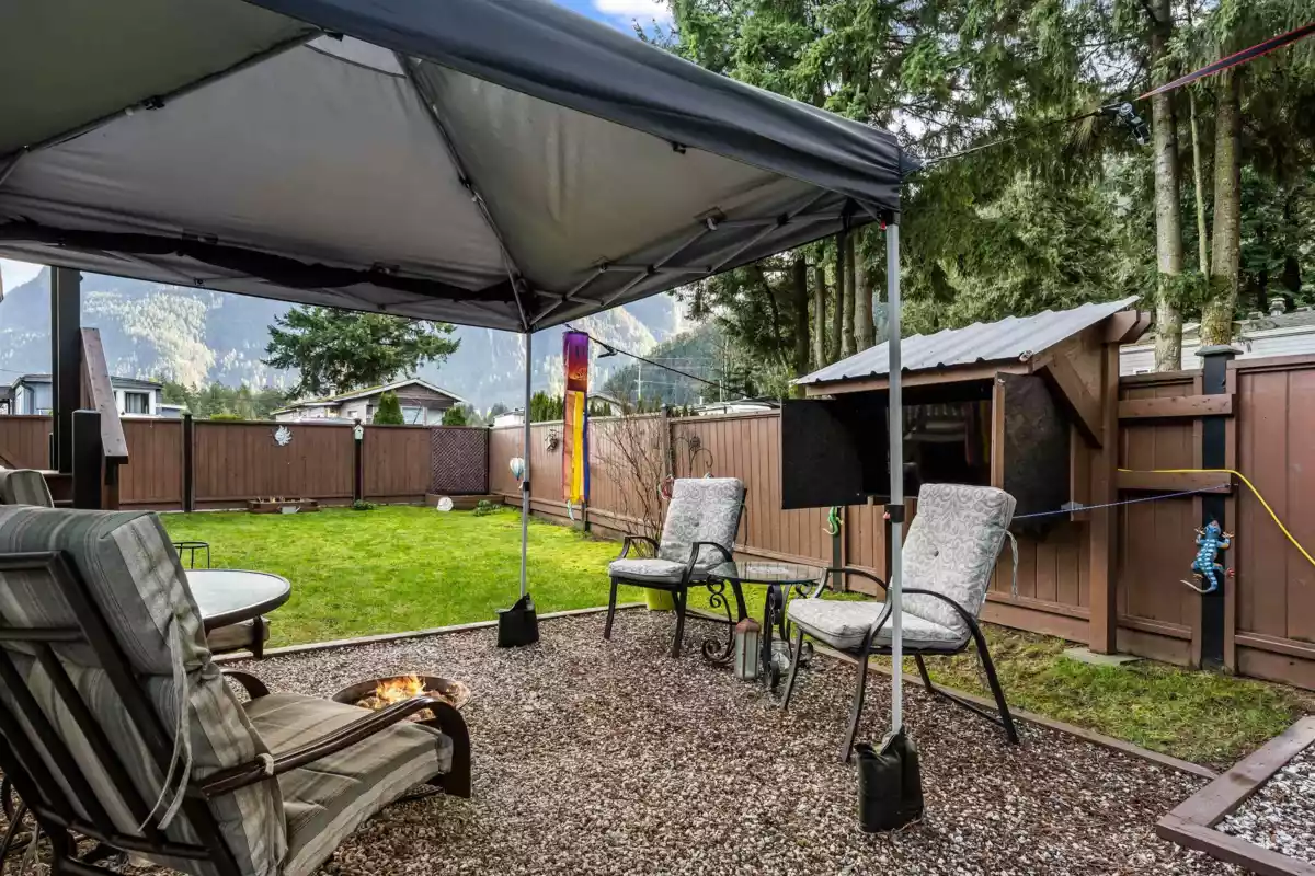 Hallway Photo of 18 63071 Flood Hope Road, Hope, BC